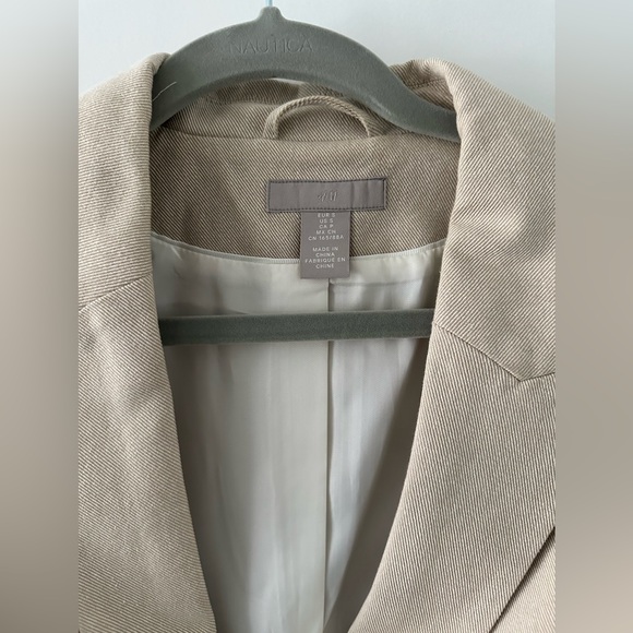 Stylish H&M blazer - Picture 2 of 4